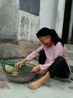 Áo dài lụa tơ tằm bôi nhiên